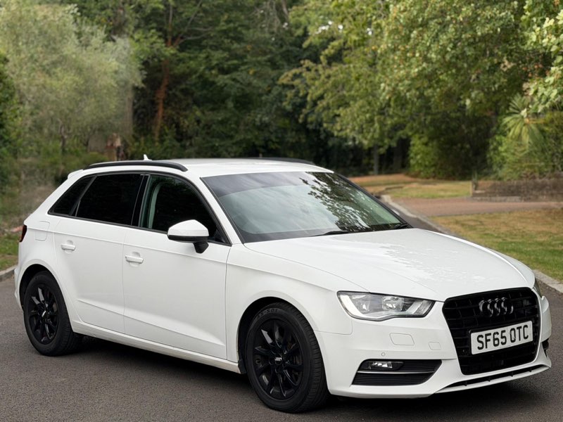 2015 Audi A3 1.4 TFSI SE Sportback S Tronic in white, front right view